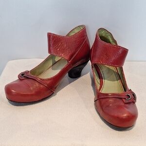 Tiggers Women's Red Leather Mary Jane Low Heel Shoes  Size EU 37
